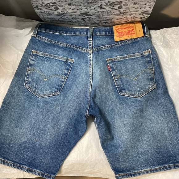 Levi's | 501 Blue Jean Shorts with Vintage Fade - Distressing - W30 - Picture 7 of 7